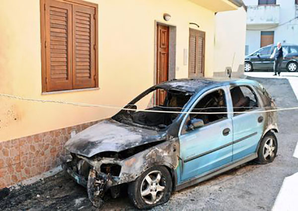 https://www.radiovenere.net:443/UserFiles/Articoli/cronaca/auto a fuoco